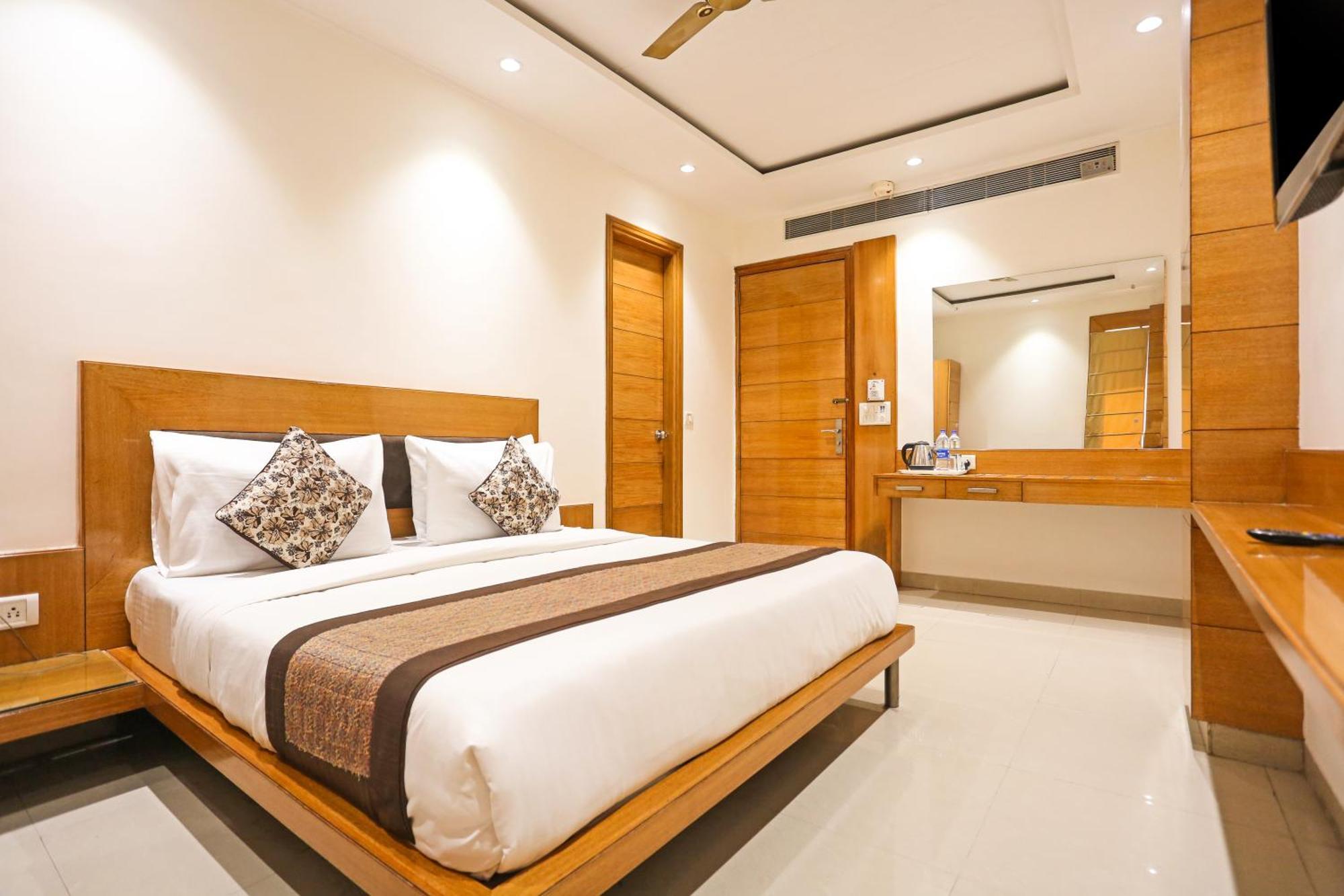 Hotel Silky Palace Near Igi Airportt Neu-Delhi Exterior foto