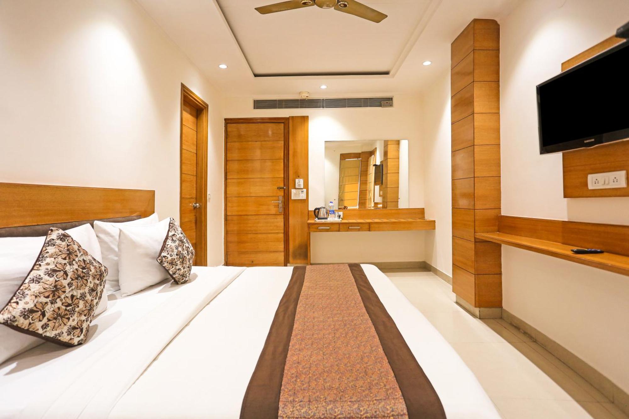 Hotel Silky Palace Near Igi Airportt Neu-Delhi Exterior foto